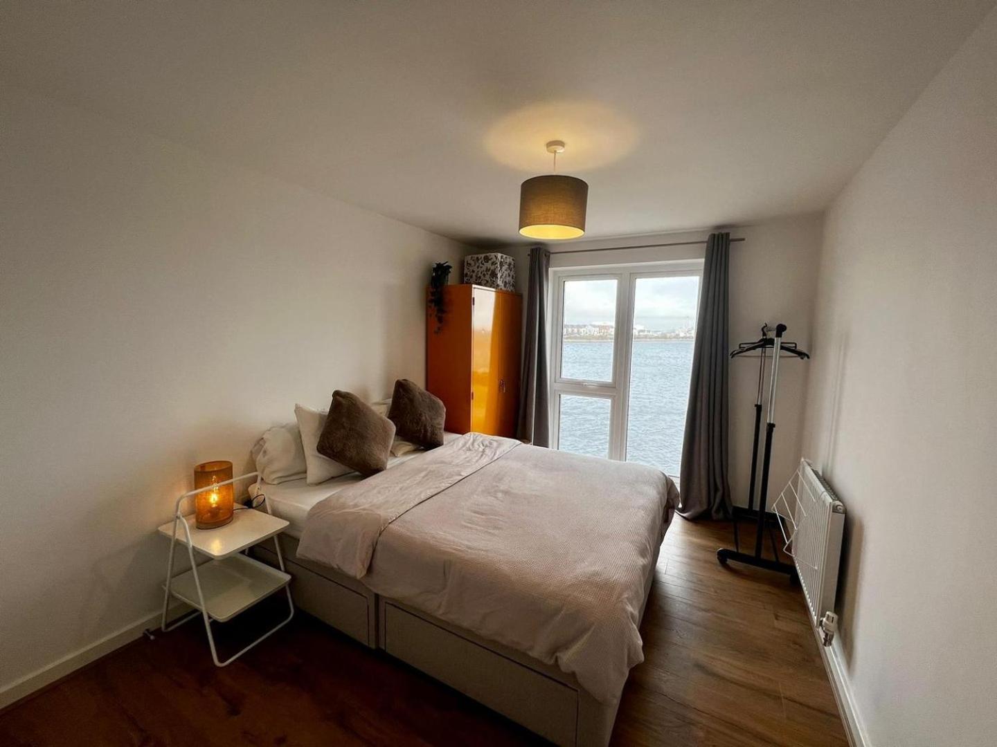 Two Bedroom Apartment In Barry-Close To Beach 外观 照片