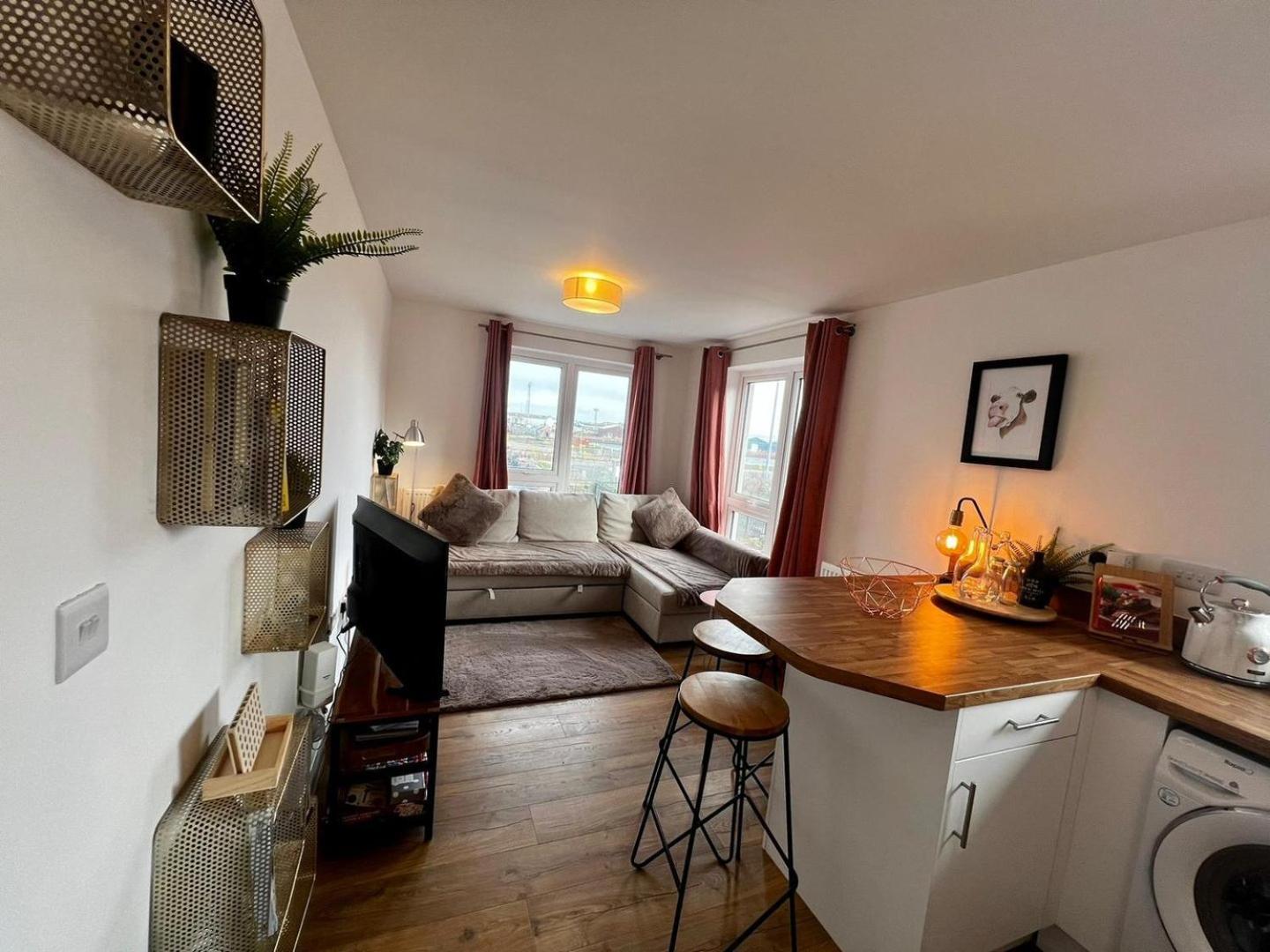 Two Bedroom Apartment In Barry-Close To Beach 外观 照片